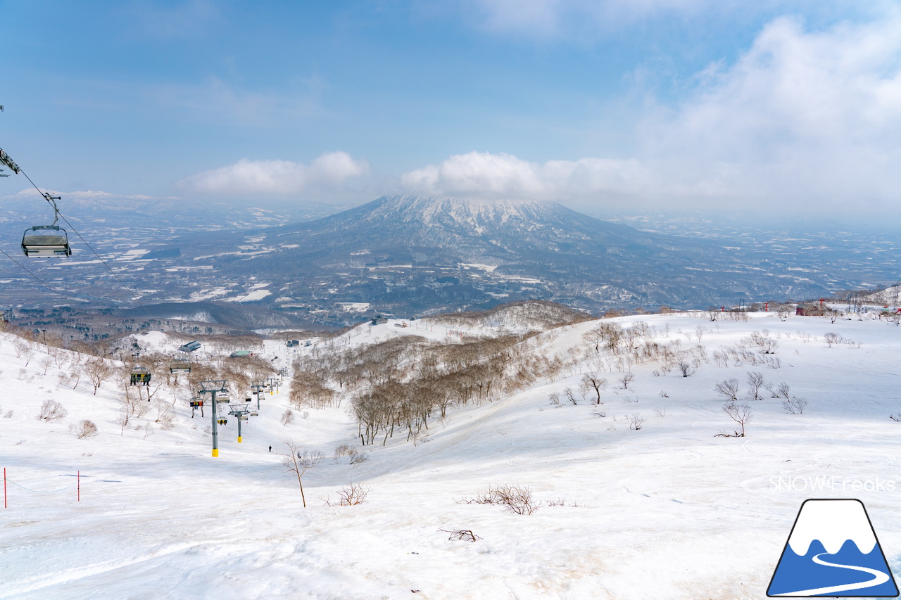 ニセコ東急 グラン・ヒラフ｜４月中旬にして、未だ標高差約900ｍのダウンヒル＆ロングラン滑走が可能！楽しい春を満喫しましょう♪